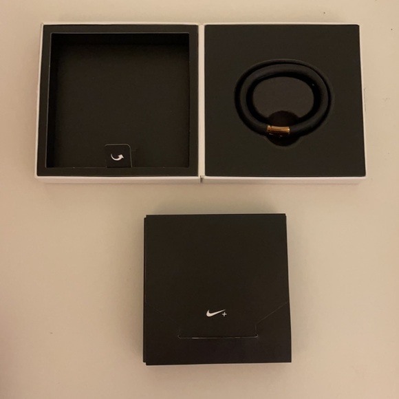 Limited Edition Rose Gold Nike Fuel Band - Picture 8 of 11